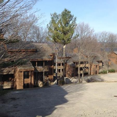 Summit Village Bellaire Exterior photo