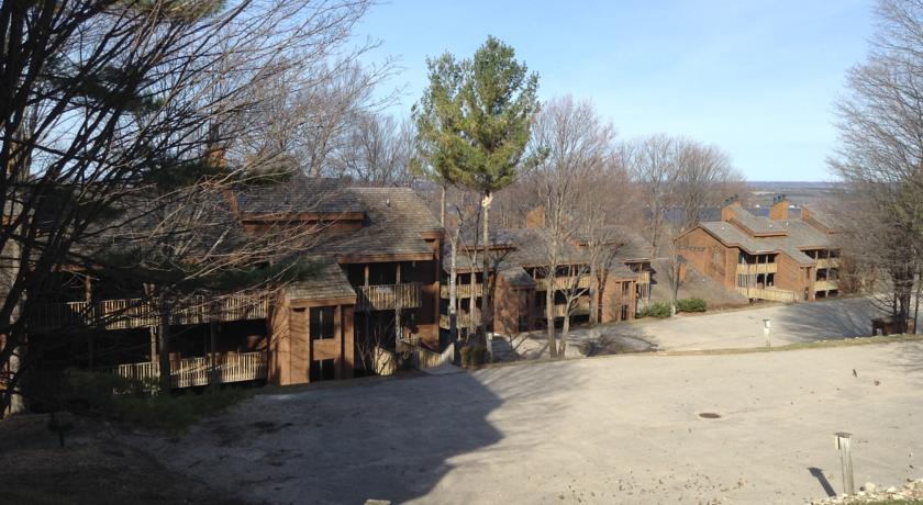 Summit Village Bellaire Exterior photo