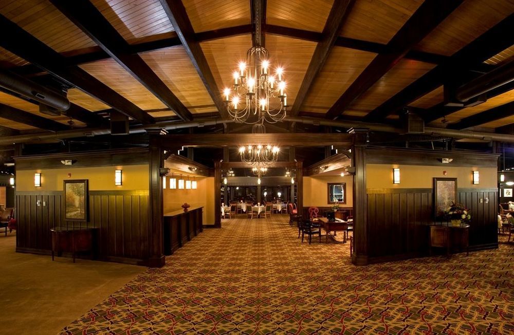 Summit Village Bellaire Interior photo