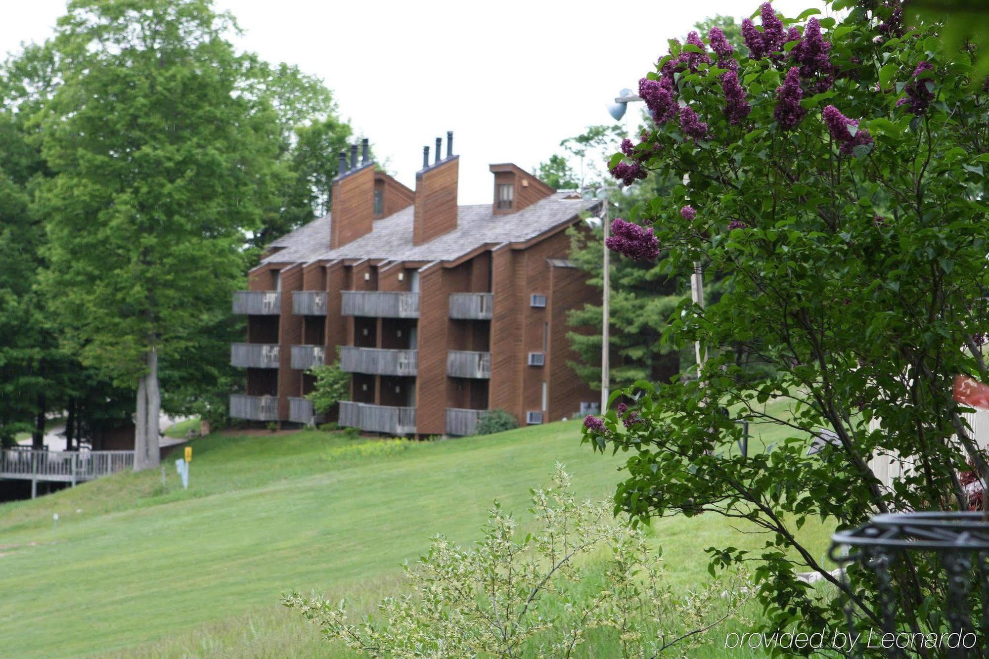 Summit Village Bellaire Exterior photo