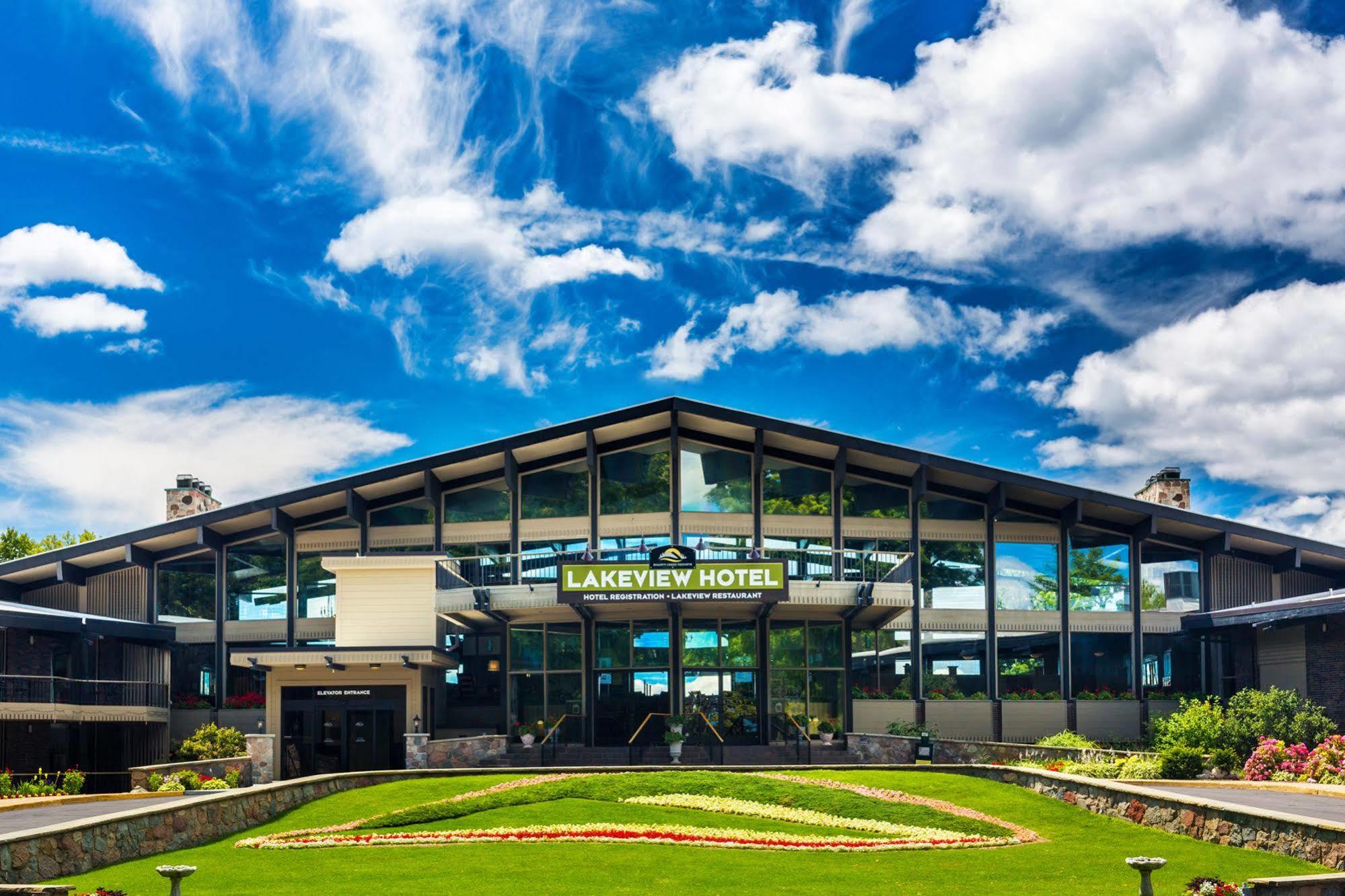 Summit Village Bellaire Exterior photo