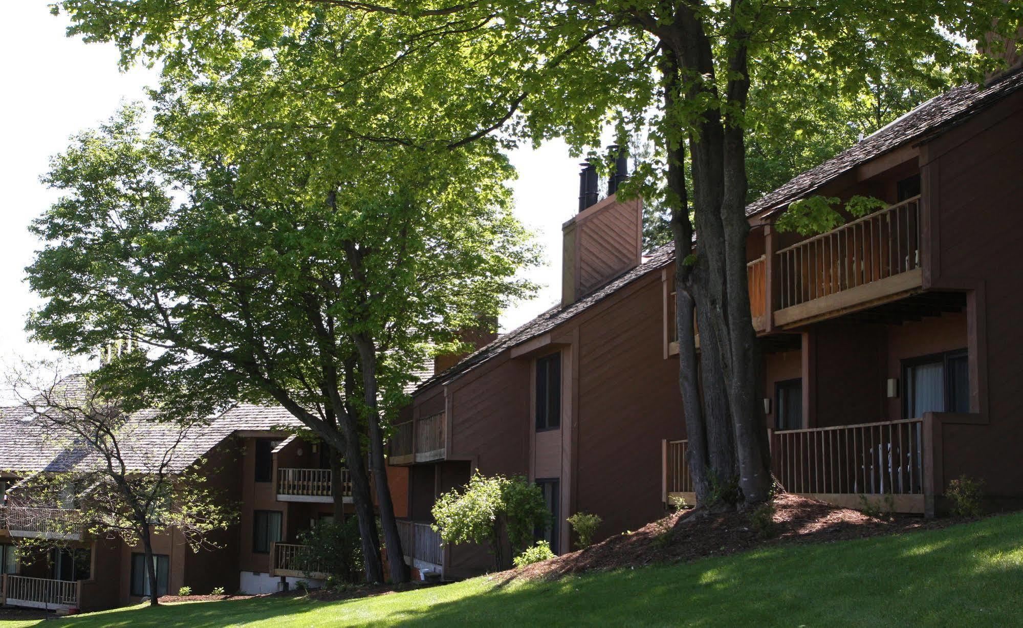 Summit Village Bellaire Exterior photo